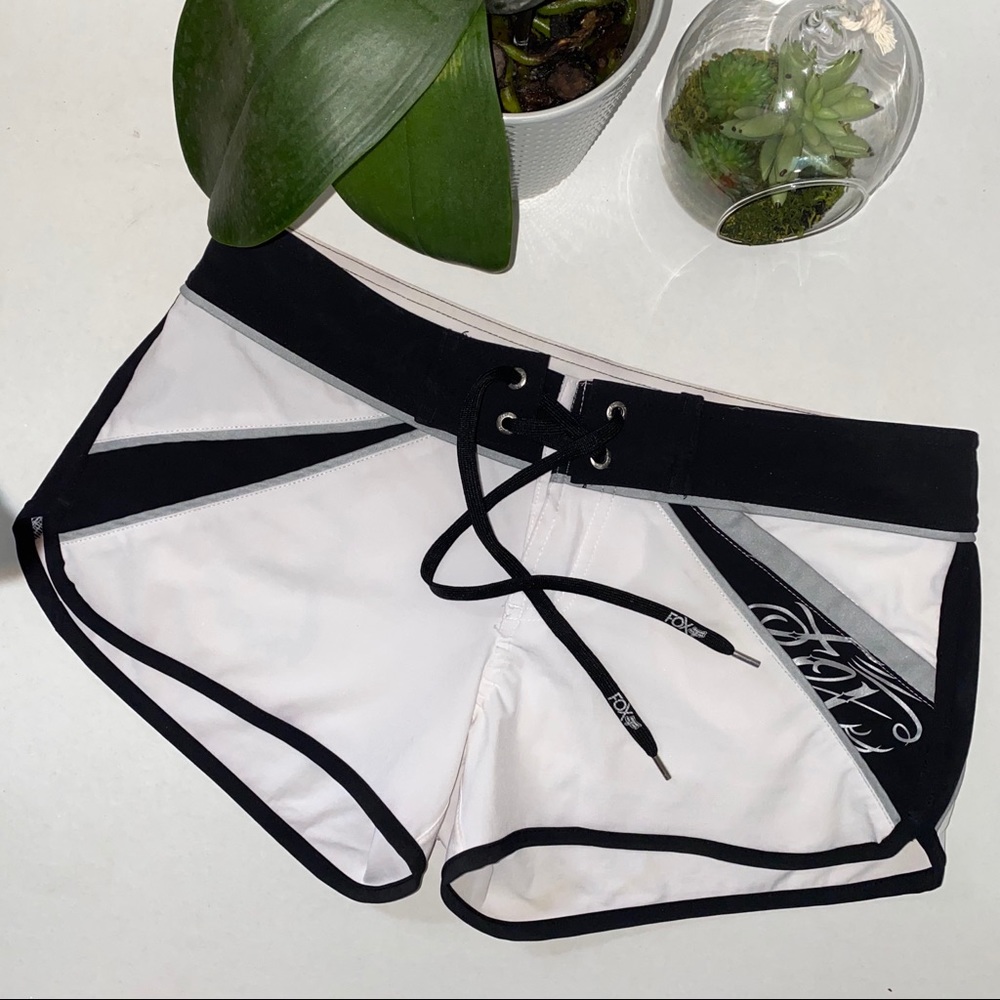 Fox Surf/Watersports Shorts White/Black Size 5 US